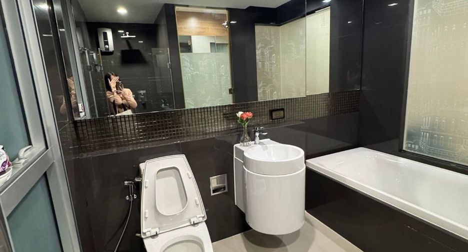 Condo en alquiler y en venta de 2 habitaciones en Phra Khanong, Bangkok