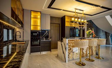For sale 5 bedrooms villa in Bang Lamung, Chonburi
