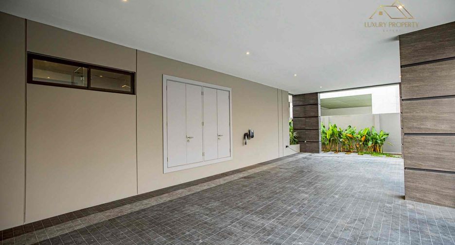 For sale 5 bedrooms villa in Bang Lamung, Chonburi