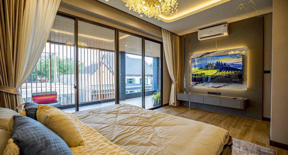 For sale 5 bedrooms villa in Bang Lamung, Chonburi