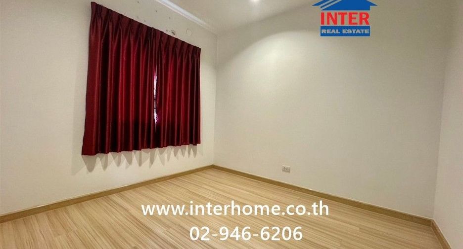 For sale 3 bedrooms townhouse in Nong Khaem, Bangkok