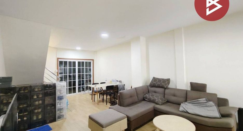 For sale 2 bedrooms townhouse in Mueang Samut Prakan, Samut Prakan