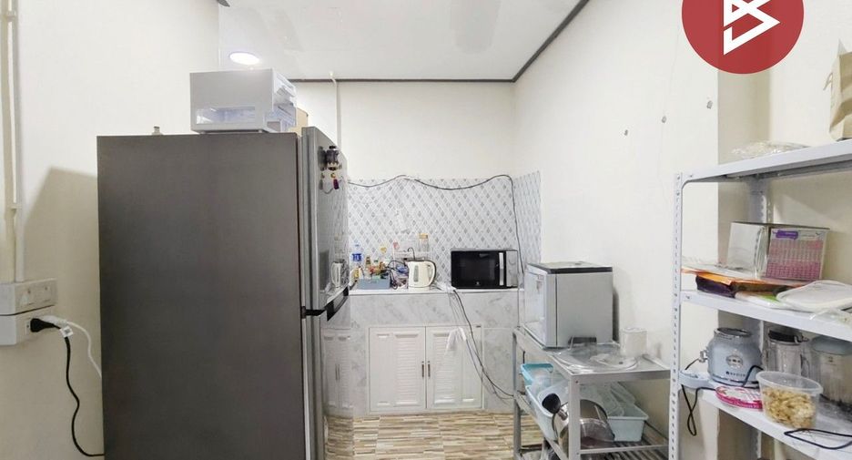 For sale 2 bedrooms townhouse in Mueang Samut Prakan, Samut Prakan