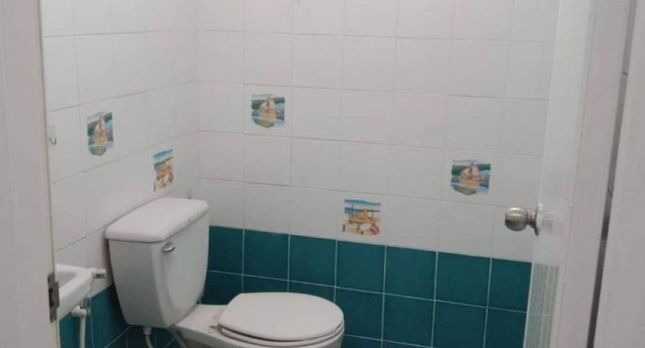 For sale 2 bedrooms townhouse in Mueang Samut Prakan, Samut Prakan