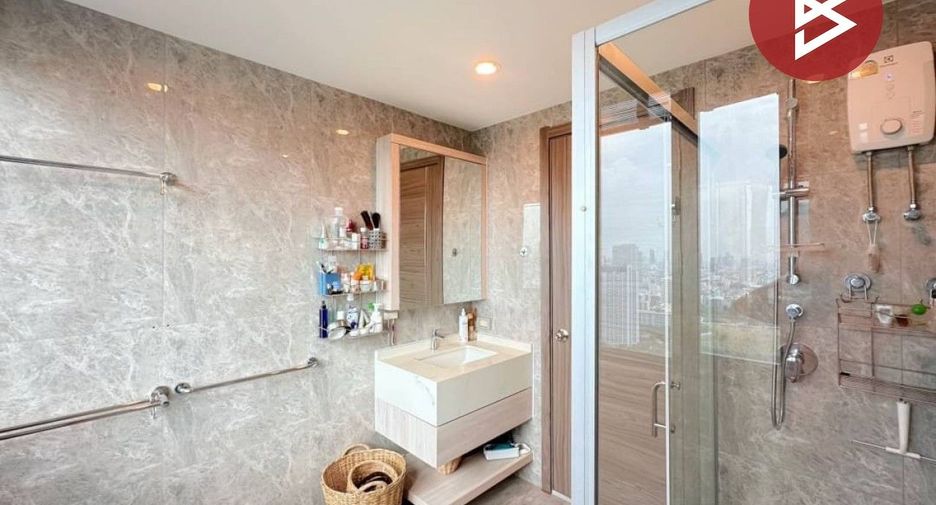 For sale 2 bedrooms condo in Huai Khwang, Bangkok