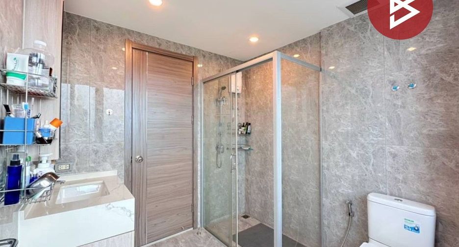 For sale 2 bedrooms condo in Huai Khwang, Bangkok