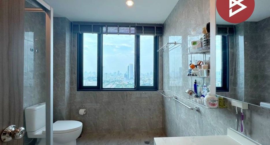 For sale 2 bedrooms condo in Huai Khwang, Bangkok
