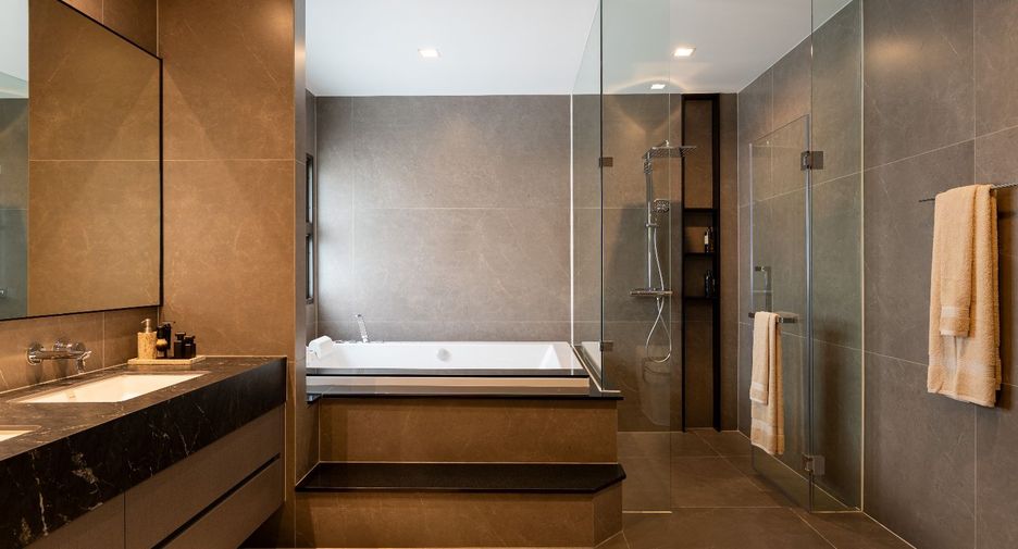 For sale 5 bedrooms house in Saphan Sung, Bangkok