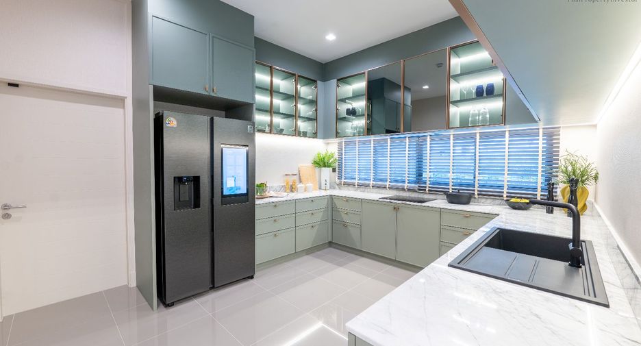 For sale 5 bedrooms house in Saphan Sung, Bangkok