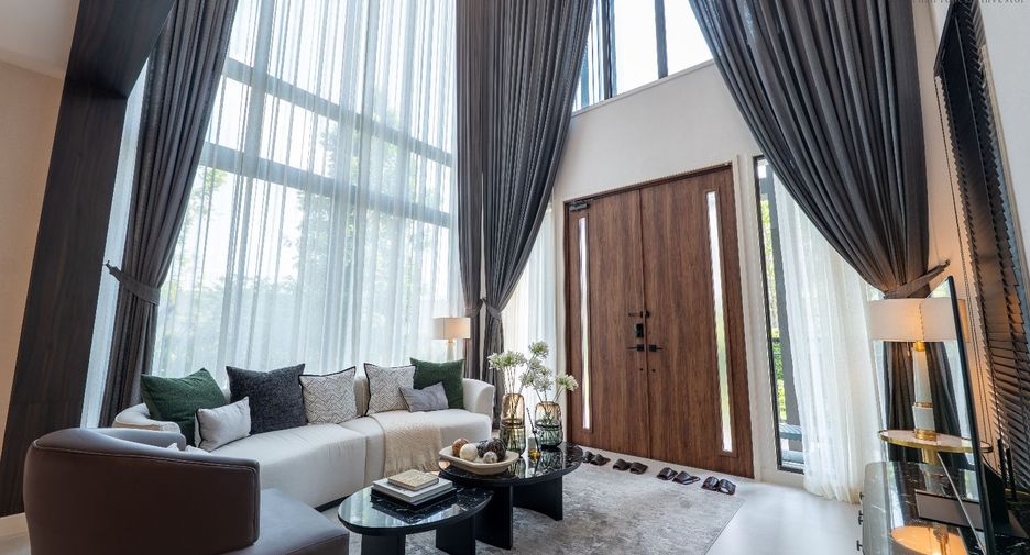 For sale 5 bedrooms house in Saphan Sung, Bangkok
