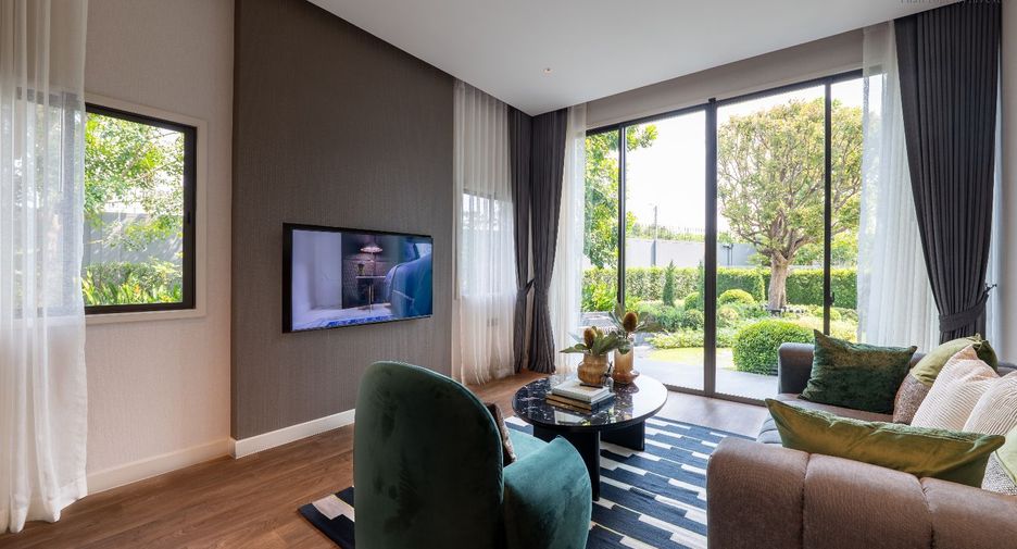 For sale 5 bedrooms house in Saphan Sung, Bangkok