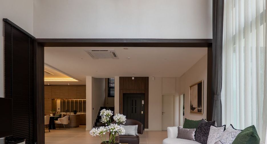 For sale 5 bedrooms house in Saphan Sung, Bangkok