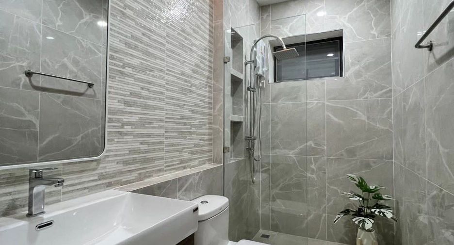 For sale 3 ベッドルーム villa in Bang Lamung, Chonburi