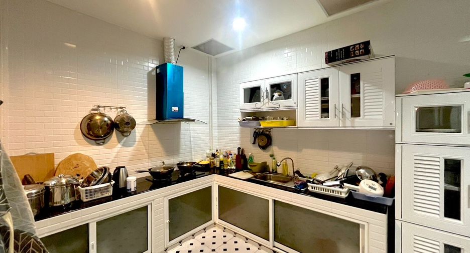 For sale 4 bedrooms townhouse in Bang Phlat, Bangkok