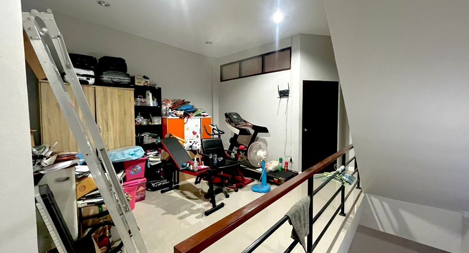 For sale 4 bedrooms townhouse in Bang Phlat, Bangkok