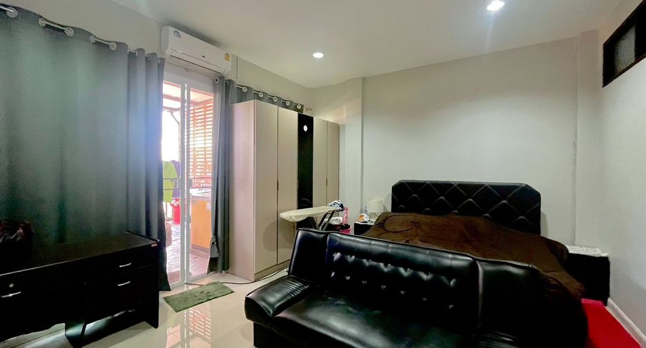 For sale 4 bedrooms townhouse in Bang Phlat, Bangkok