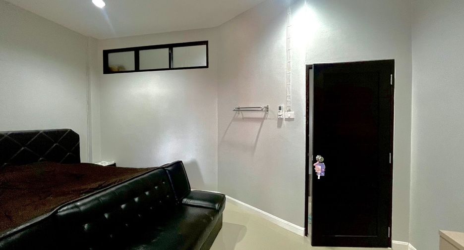 For sale 4 bedrooms townhouse in Bang Phlat, Bangkok