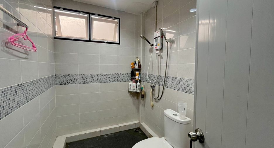 For sale 4 bedrooms townhouse in Bang Phlat, Bangkok