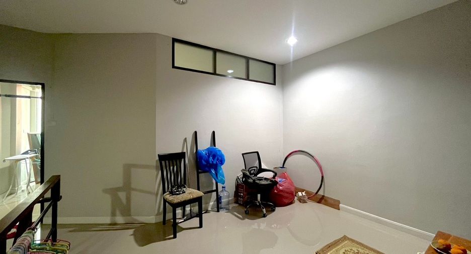 For sale 4 bedrooms townhouse in Bang Phlat, Bangkok