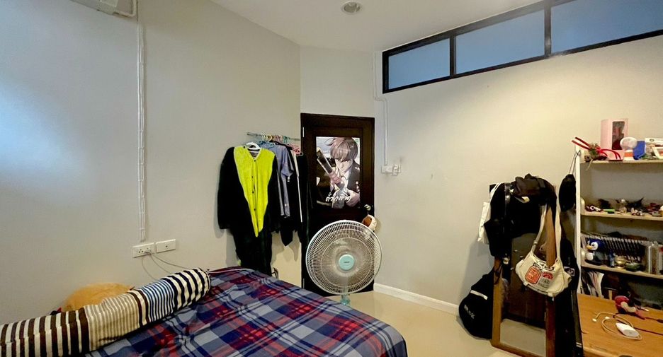 For sale 4 bedrooms townhouse in Bang Phlat, Bangkok