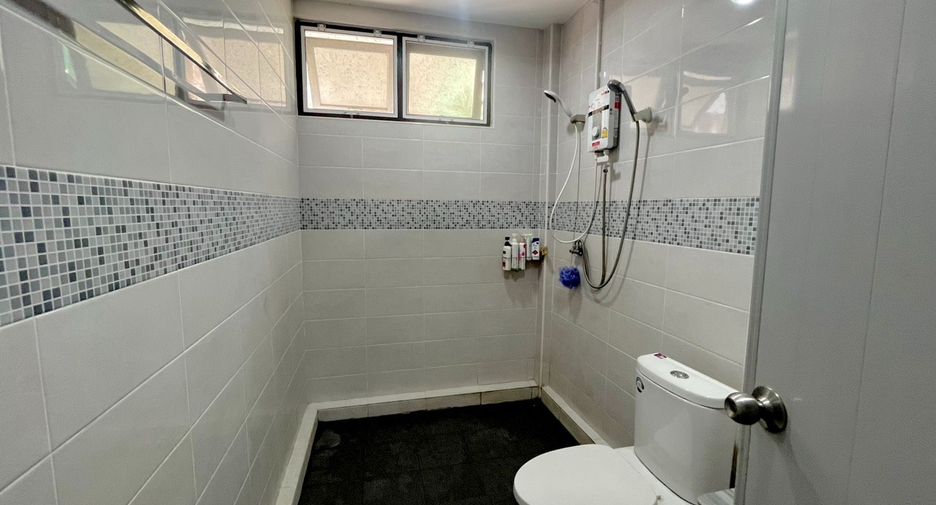 For sale 4 bedrooms townhouse in Bang Phlat, Bangkok