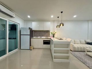 Casa en alquiler de 3 habitaciones en Bang Lamung, Chonburi