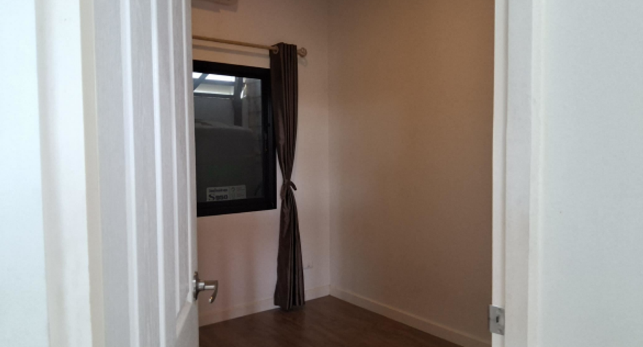 For sale 2 bedrooms townhouse in Si Racha, Chonburi