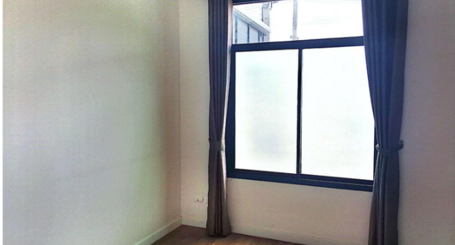 For sale 2 bedrooms townhouse in Si Racha, Chonburi