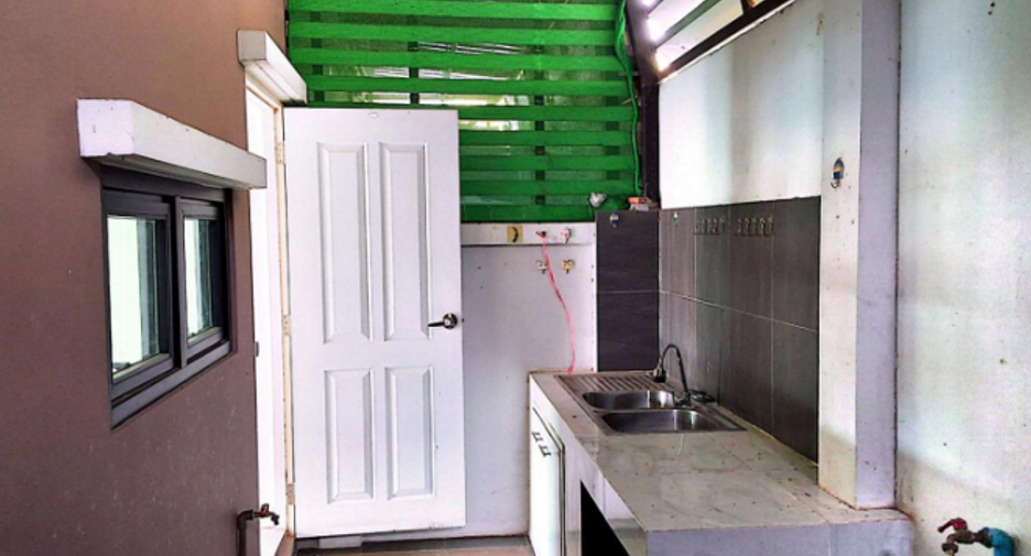 For sale 2 bedrooms townhouse in Si Racha, Chonburi