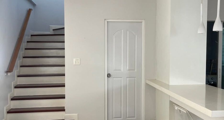For rent 4 bedrooms house in Mueang Chiang Mai, Chiang Mai