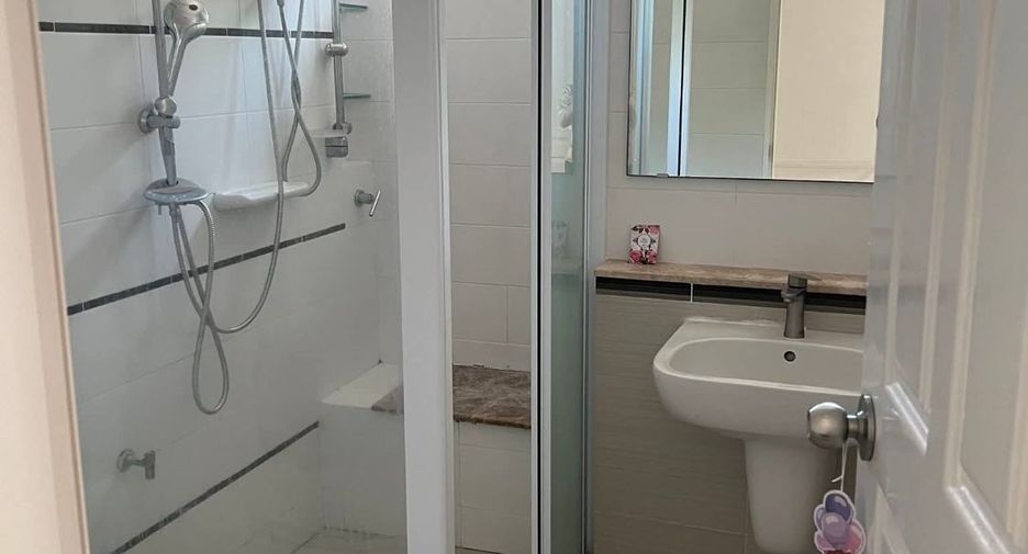 For rent 4 bedrooms house in Mueang Chiang Mai, Chiang Mai