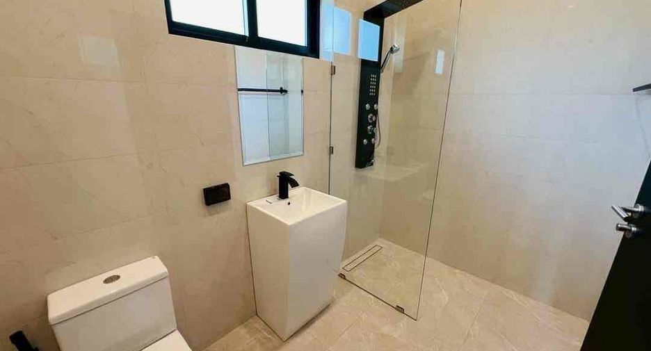 À louer 3 chambres villa à Bang Lamung, Chonburi