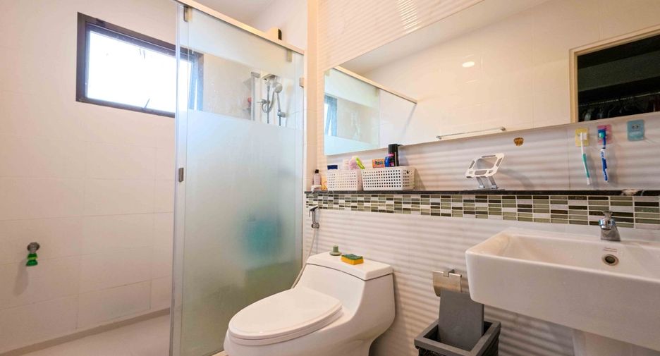 Casa en venta de 4 habitaciones en Thung Khru, Bangkok