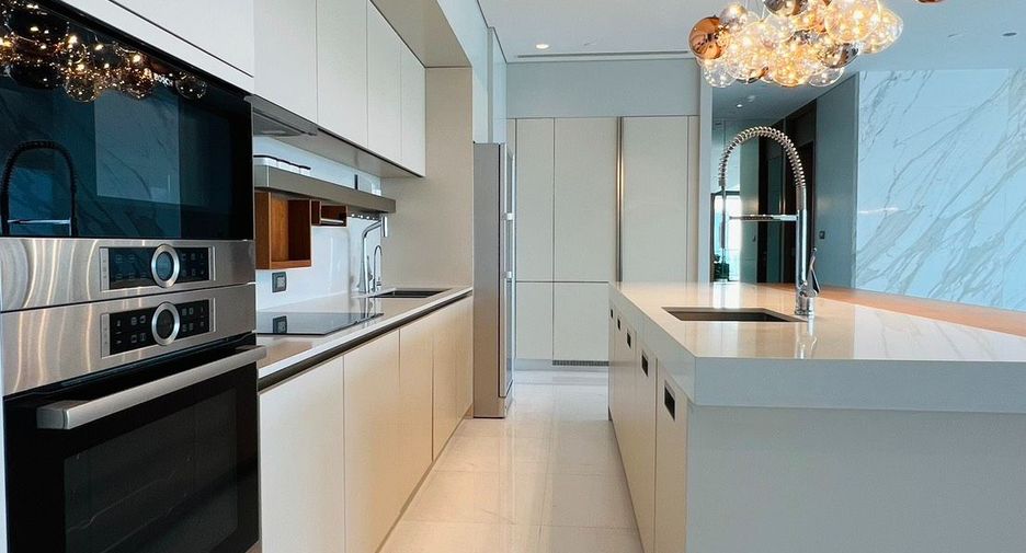 For rent and for sale 3 bedrooms condo in Pathum Wan, Bangkok