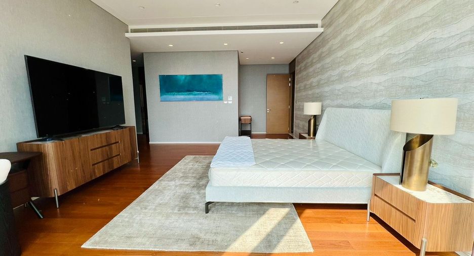 For rent and for sale 3 bedrooms condo in Pathum Wan, Bangkok