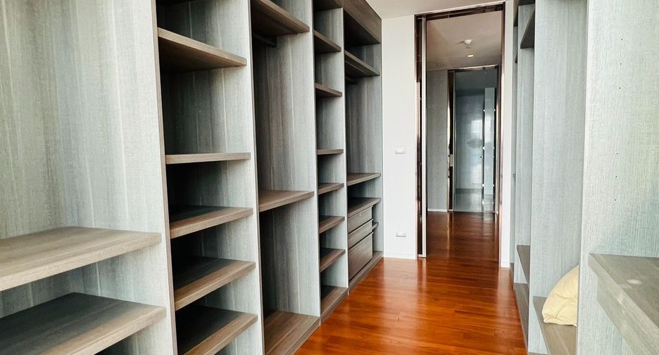 For rent and for sale 3 bedrooms condo in Pathum Wan, Bangkok