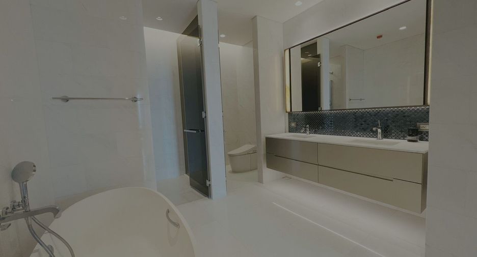 For rent and for sale 3 bedrooms condo in Pathum Wan, Bangkok