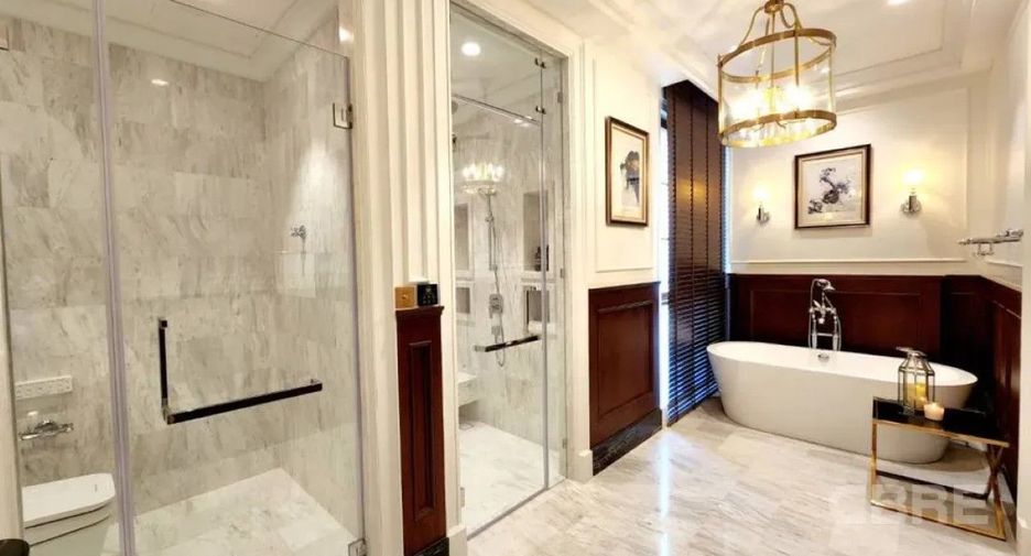 For rent and for sale 4 bedrooms house in Watthana, Bangkok