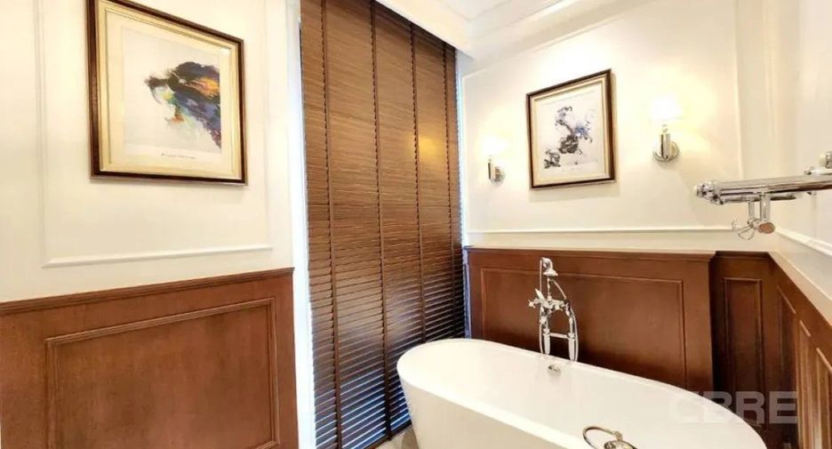 For rent and for sale 4 bedrooms house in Watthana, Bangkok