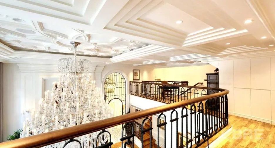 For rent and for sale 4 bedrooms house in Watthana, Bangkok