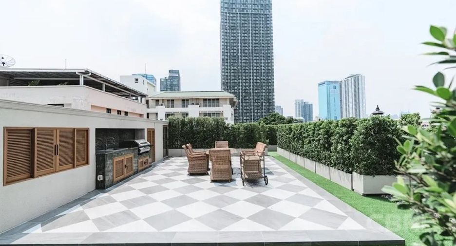For rent and for sale 4 bedrooms house in Watthana, Bangkok