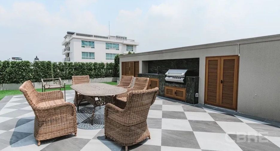 For rent and for sale 4 bedrooms house in Watthana, Bangkok