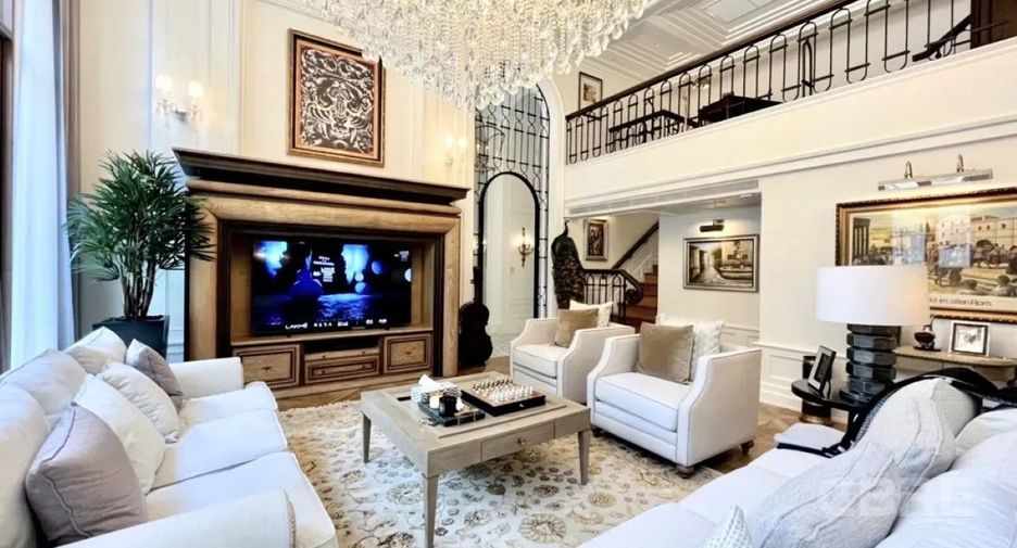 For rent and for sale 4 bedrooms house in Watthana, Bangkok