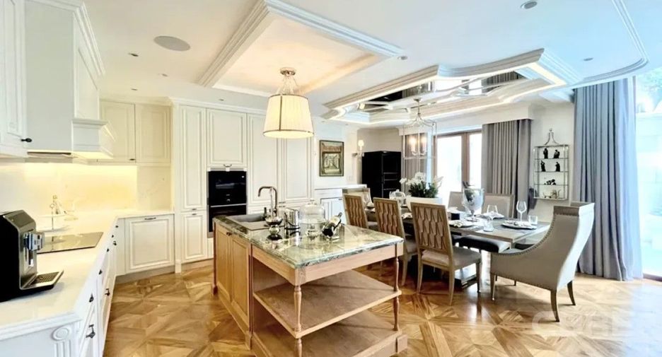 For rent and for sale 4 bedrooms house in Watthana, Bangkok