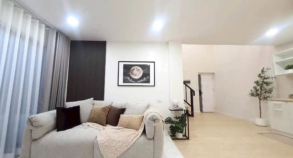 For sale 2 ベッドルーム condo in Phra Khanong, Bangkok