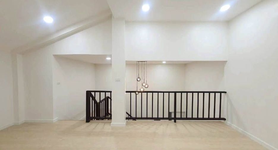 For sale 2 ベッドルーム condo in Phra Khanong, Bangkok