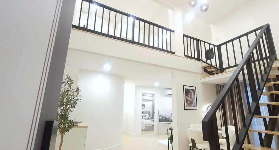 For sale 2 ベッドルーム condo in Phra Khanong, Bangkok