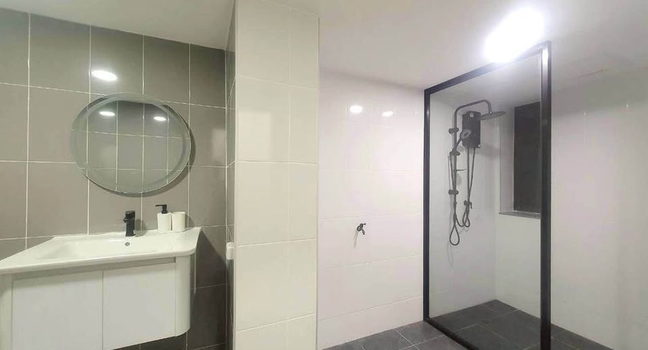 For sale 2 ベッドルーム condo in Phra Khanong, Bangkok