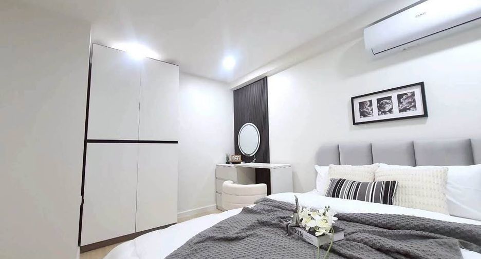 For sale 2 ベッドルーム condo in Phra Khanong, Bangkok