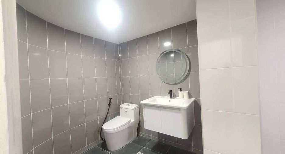 For sale 2 ベッドルーム condo in Phra Khanong, Bangkok